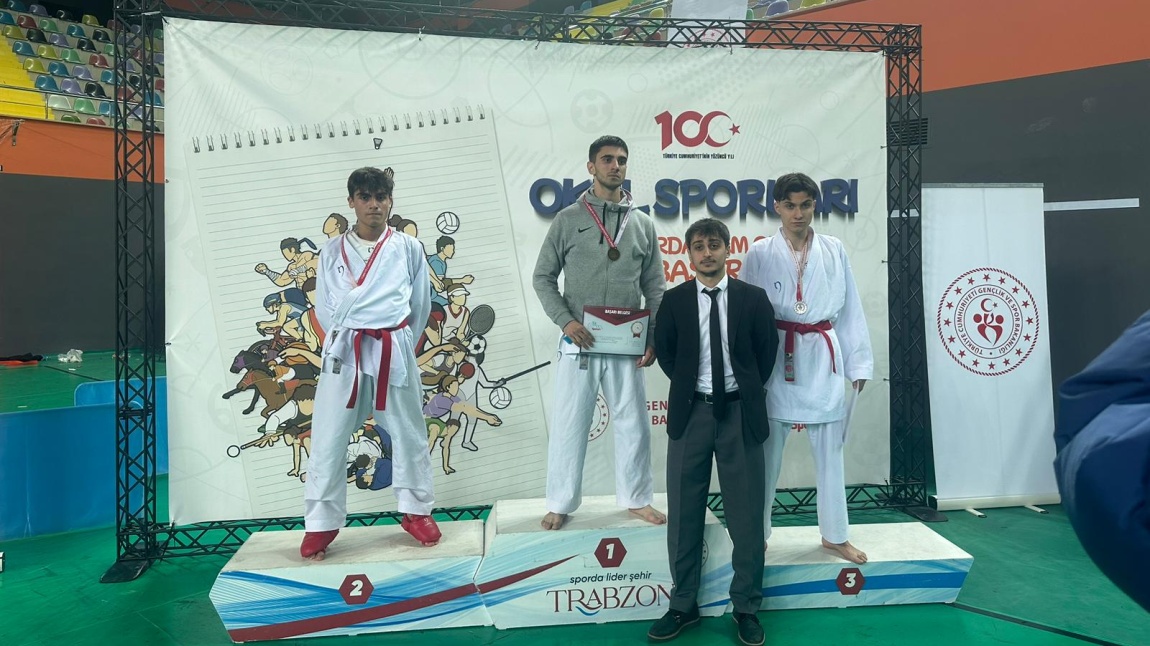 Karatede Trabzon Üçüncüsüyüz