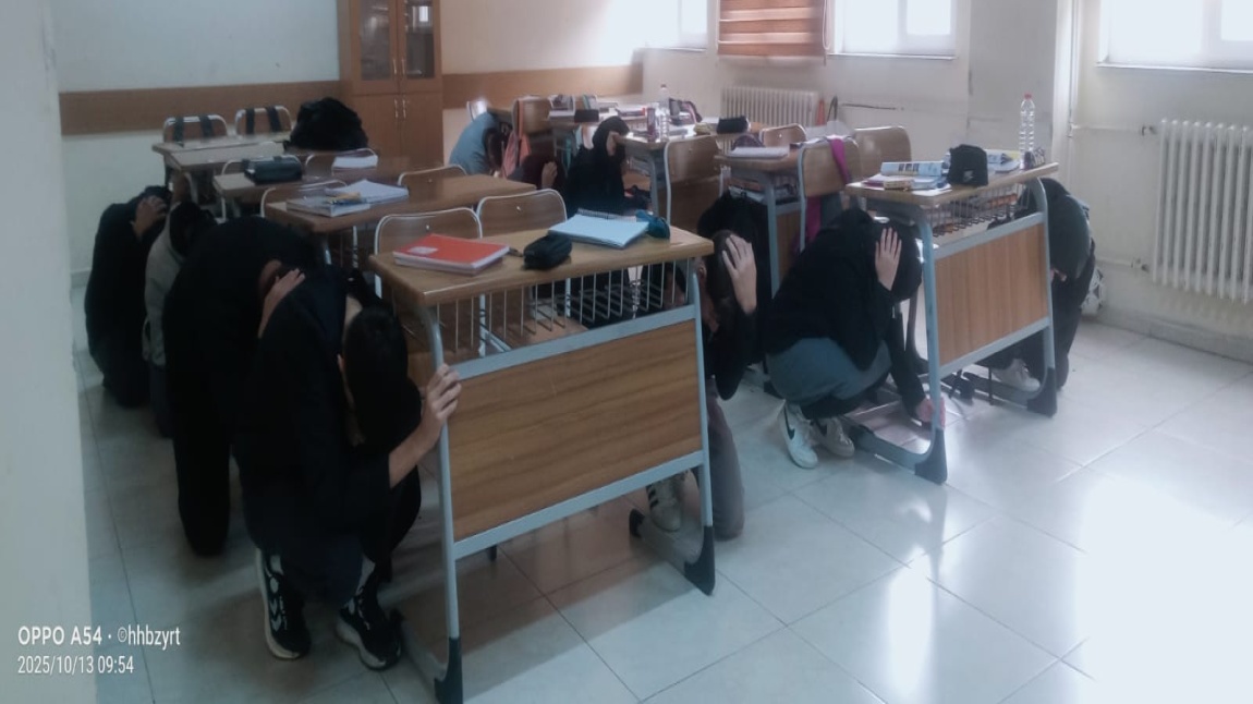 13 Ekim Pazartesi Uluslararası Afet Risklerinin Azaltılması Günü Nedeniyel Deprem ve Tahliye Tatbikatını Gerçekleştirdik